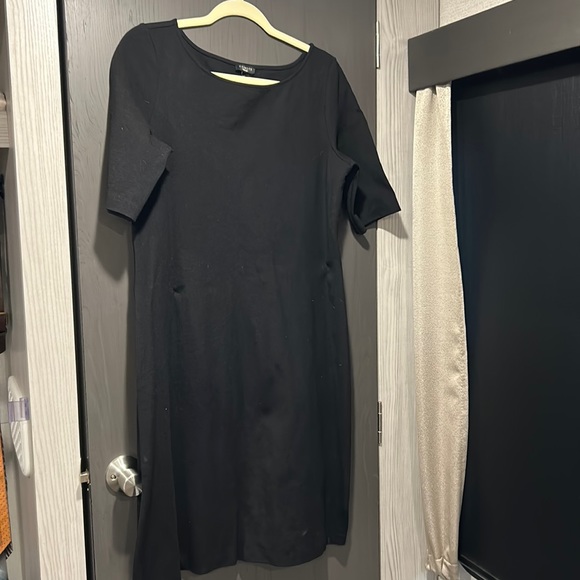 Like new basic black dress - Picture 1 of 3